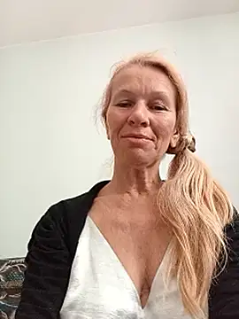 Snapshot of ViktoriaSexi1 chatting on 4, 5, 2026 ViktoriaSexi1 online show from 4, 5, 2026
