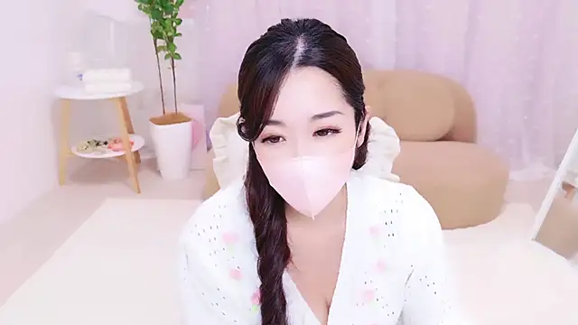 Snapshot of YURIKAsan_ chatting on 21, 4, 2026 YURIKAsan online show from 21, 4, 2026