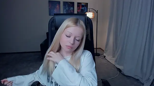 Snapshot of LiliInyart chatting on 5, 3, 2026 LiliInyart online show from 5, 3, 2026