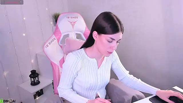 Snapshot of LunaRossaa chatting on 8, 5, 2026 LunaRossaa online show from 8, 5, 2026