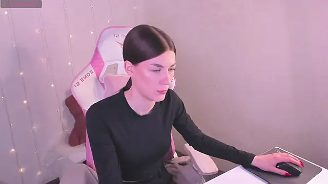 Snapshot of LunaRossaa chatting on 8, 5, 2026 LunaRossaa online show from 8, 5, 2026