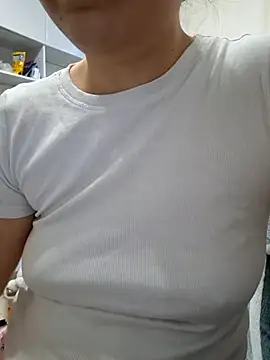 Emi hot1 online show from 10, 4, 2026