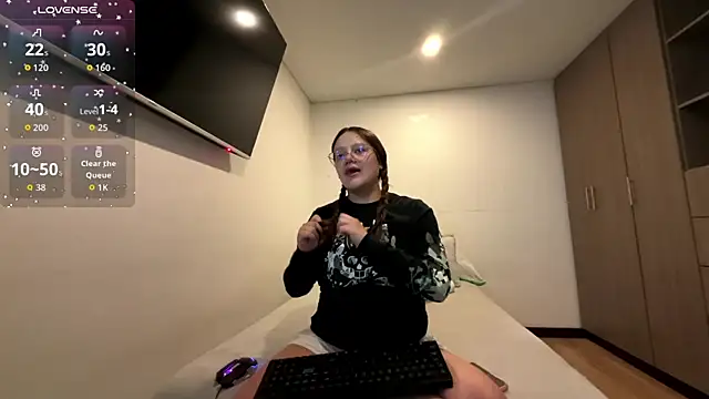Sarahhh 0 online show from 30, 6, 2026