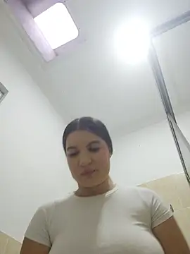 Snapshot of Pretty_Julieta chatting on 25, 4, 2026 Pretty Julieta online show from 25, 4, 2026