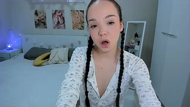 Snapshot of Milly_Lane chatting on 11, 4, 2026 Milly Lane online show from 11, 4, 2026