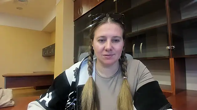 Nionelly online show from 2, 4, 2026