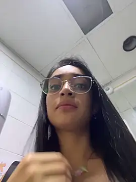 Snapshot of leilani_X chatting on 6, 4, 2026 leilani X online show from 6, 4, 2026