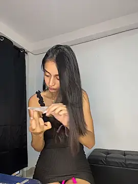 Snapshot of leilani_X chatting on 27, 4, 2026 leilani X online show from 27, 4, 2026
