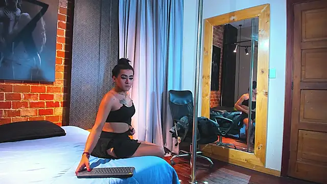 Sienna Dark online show from 26, 3, 2026