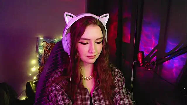 Celia Sensual  online show from 19, 4, 2026