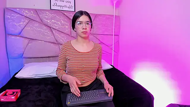 Snapshot of Amara_Velle chatting on 29, 5, 2026 Amara Velle online show from 29, 5, 2026