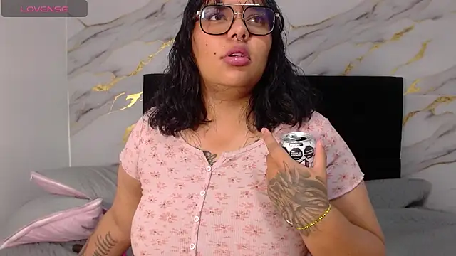 scarletth jhonsom1 online show from 15, 4, 2026