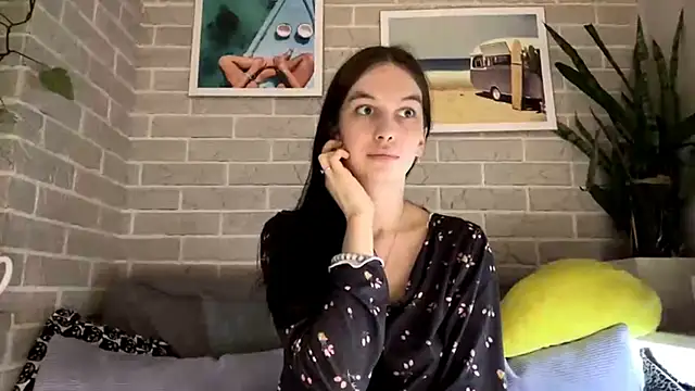 LaraDraggoo online show from 22, 3, 2026