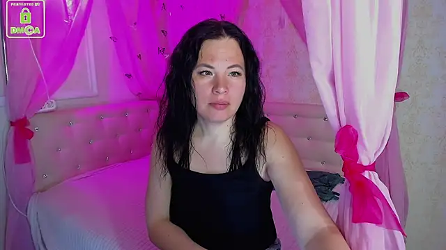 VictoriaSecretXO online show from 25, 4, 2026