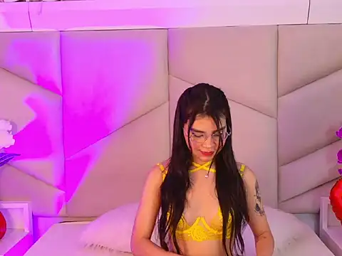 OliviaDiaz online show from 9, 3, 2026