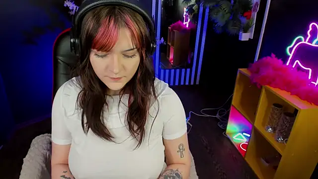 Snapshot of EsterTwilight chatting on 17, 7, 2026 EsterTwilight online show from 17, 7, 2026