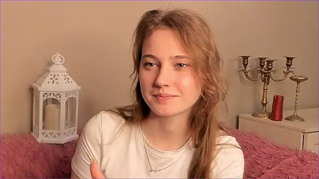 Snapshot of RubieHeiser chatting on 10, 5, 2026 RubieHeiser online show from 10, 5, 2026