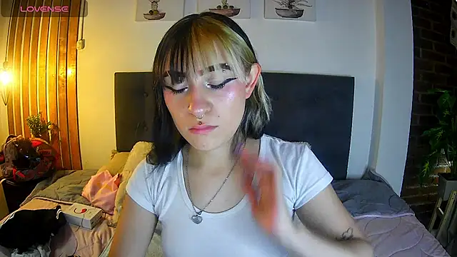 melodygirl2   online show from 14, 4, 2026