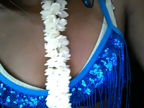 Couplehot00 online show from 15, 4, 2026