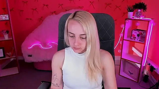 CarolMoor online show from 15, 4, 2026