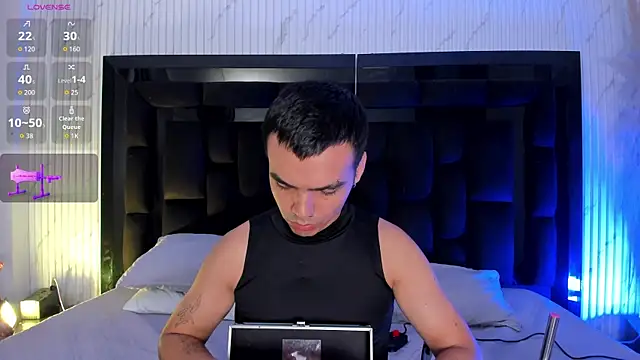 Snapshot of NicoKinggs_ chatting on 4, 5, 2026 NicoKinggs online show from 4, 5, 2026