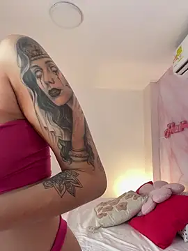 Adalyn Cute online show from 24, 4, 2026