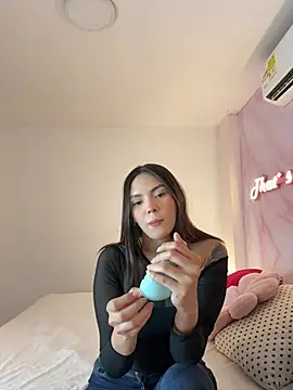 Adalyn Cute online show from 14, 5, 2026