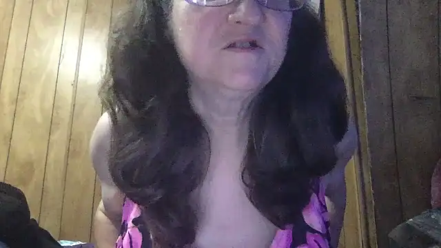 Snapshot of milfmichelle69 chatting on 1, 6, 2026 milfmichelle69 online show from 1, 6, 2026