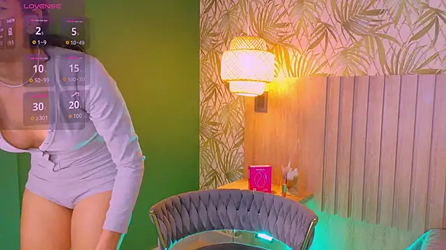 EmmaCollins01 online show from 18, 4, 2026