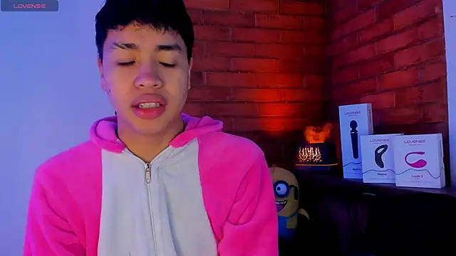 Lee Colee online show from 11, 4, 2026