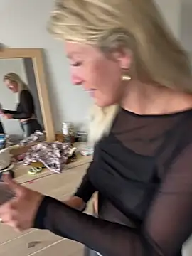 Snapshot of AtomBlondy chatting on 15, 5, 2026 AtomBlondy online show from 15, 5, 2026