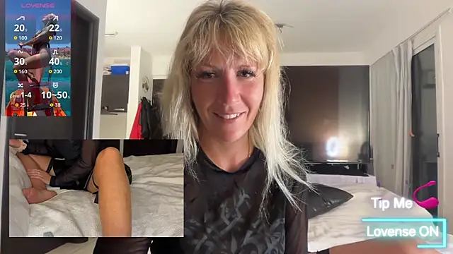 Snapshot of AtomBlondy chatting on 17, 5, 2026 AtomBlondy online show from 17, 5, 2026
