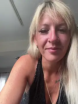 Snapshot of AtomBlondy chatting on 20, 5, 2026 AtomBlondy online show from 20, 5, 2026