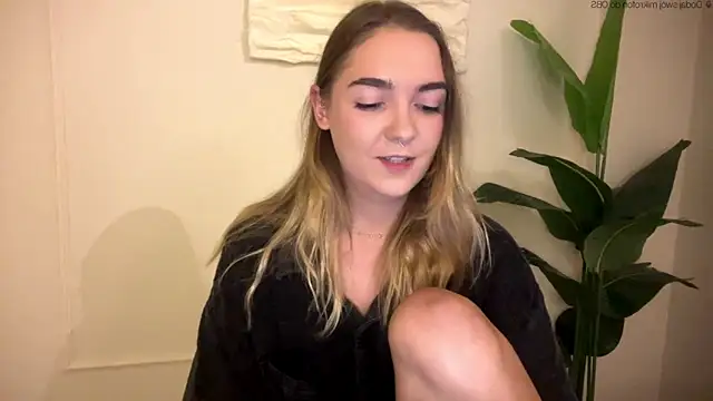 Snapshot of RoxyWet chatting on 31, 5, 2026 RoxyWet online show from 31, 5, 2026