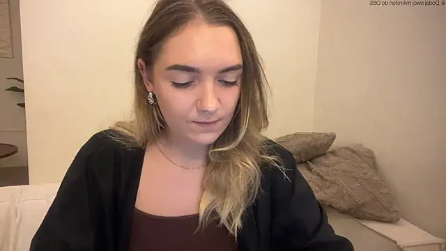 Snapshot of RoxyWet chatting on 4, 6, 2026 RoxyWet online show from 4, 6, 2026