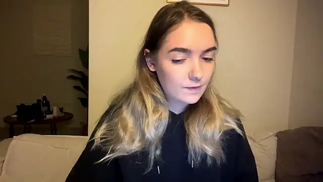 Snapshot of RoxyWet chatting on 9, 6, 2026 RoxyWet online show from 9, 6, 2026