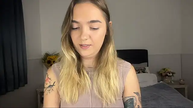 Snapshot of RoxyWet chatting on 6, 7, 2026 RoxyWet online show from 6, 7, 2026