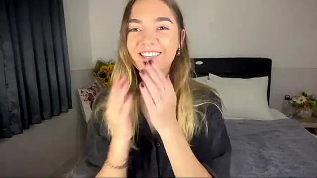 Snapshot of RoxyWet chatting on 7, 7, 2026 RoxyWet online show from 7, 7, 2026
