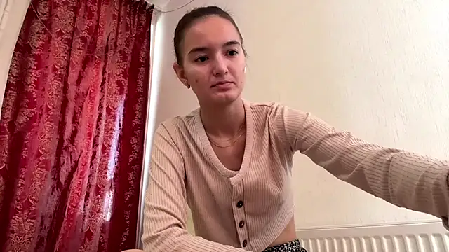 Snapshot of ReathaKiss chatting on 4, 7, 2026 ReathaKiss online show from 4, 7, 2026