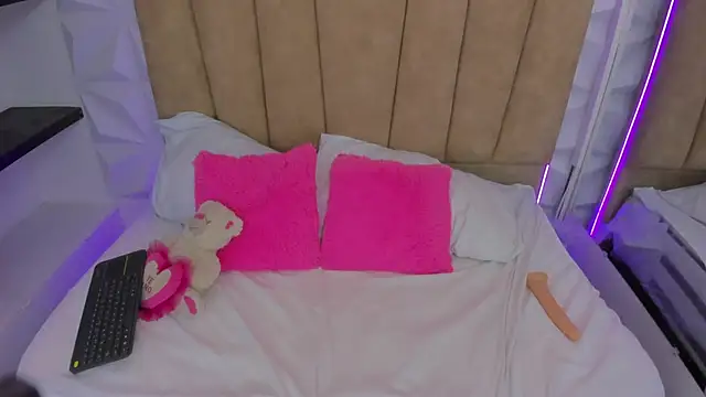 Amelie Fabulous  online show from 15, 4, 2026