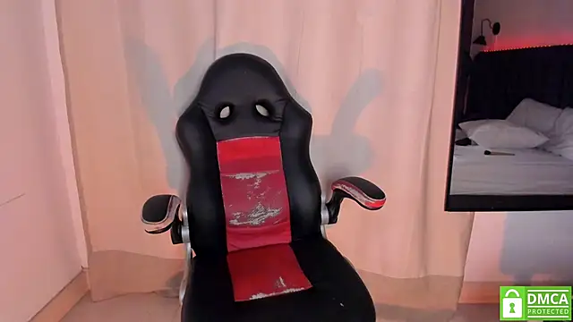 selena  smith1 online show from 9, 4, 2026