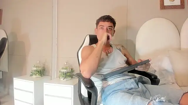 Snapshot of Thiago_2003_ chatting on 24, 3, 2026 Thiago 2003 online show from 24, 3, 2026