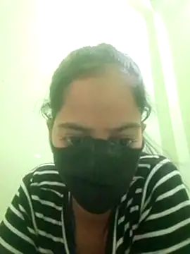 nidhiyadav00 online show from 13, 4, 2026