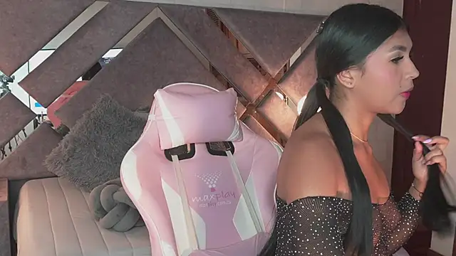 Snapshot of Naomi-Gray chatting on 31, 7, 2026 Naomi-Gray online show from 31, 7, 2026