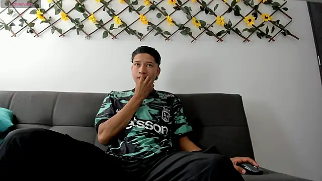 thiago bigcock 1 online show from 24, 3, 2026