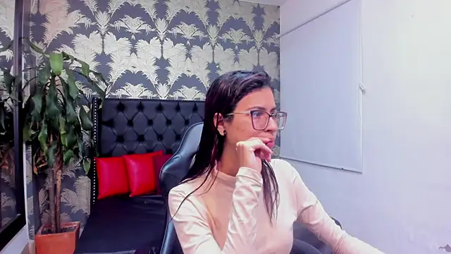 Snapshot of Emily_Lopera chatting on 30, 4, 2026 Emily Lopera online show from 30, 4, 2026