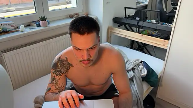 Snapshot of rommmika chatting on 8, 4, 2026 rommmika online show from 8, 4, 2026