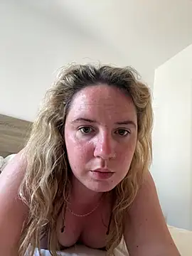 curvyneon online show from 3, 6, 2026
