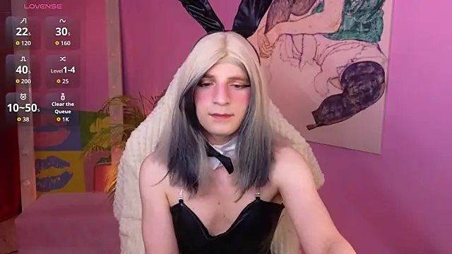 Snapshot of FoxIsPuff chatting on 5, 7, 2026 FoxIsPuff online show from 5, 7, 2026