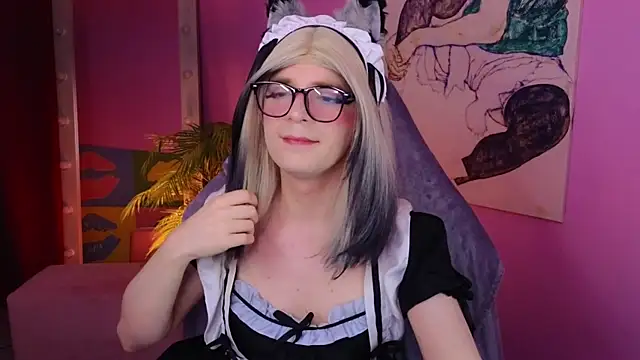 Snapshot of FoxIsPuff chatting on 12, 7, 2026 FoxIsPuff online show from 12, 7, 2026